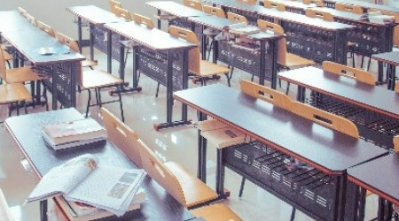 Manifestazione a Bologna in difesa della scuola contro il dimensionamento. Presenti anche i sindacati di categoria del territorio ravennate