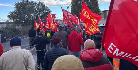 Corteo al porto di Ravenna. La Filt Cgil: “Un segnale importante contro l’economia di guerra”