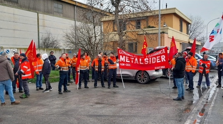 Proseguono gli scioperi di Fim Cisl, Fiom Cgil e Uilm Uil.&nbsp;Oggi mobilitazione al porto di Ravenna con presidio di fronte alla Metalsider