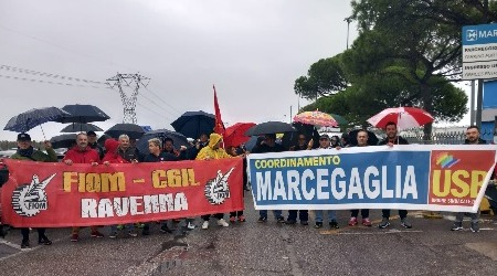 Sciopero e presidio davanti allo stabilimento di Ravenna della Marcegaglia.&nbsp;I sindacati: &ldquo;Soddisfatti per l&rsquo;adesione dei lavoratori